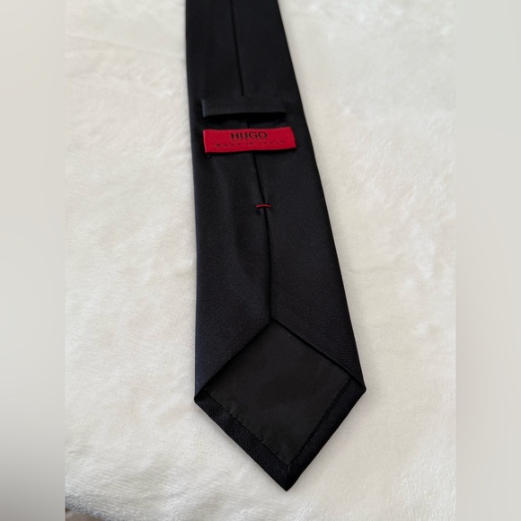 Hugo Boss Designer Solid Black Silk Tie - Picture 3 of 5